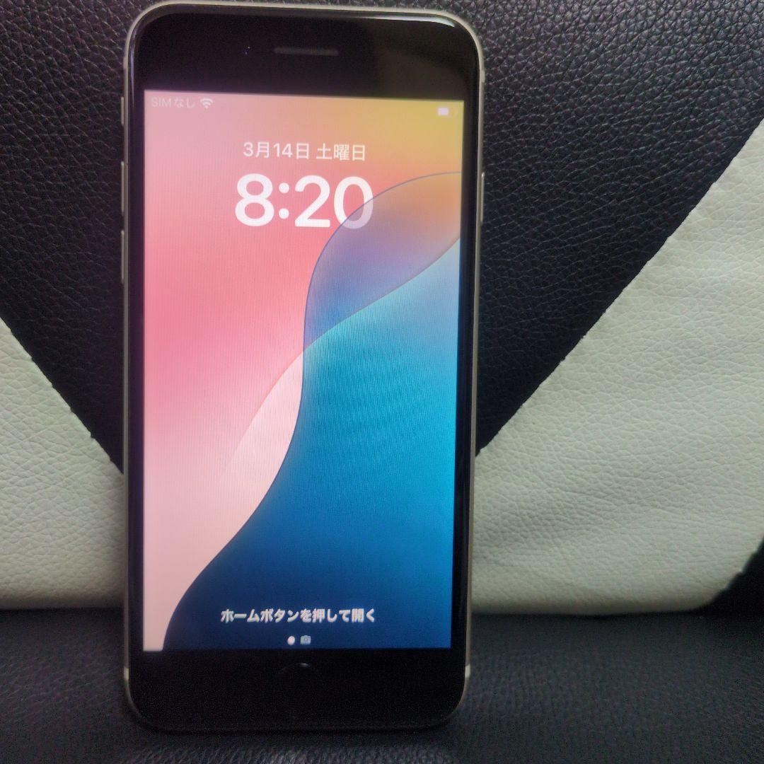 138 iPhone se3 第3世代 64gb 白 SIMフリー　ホワイト
