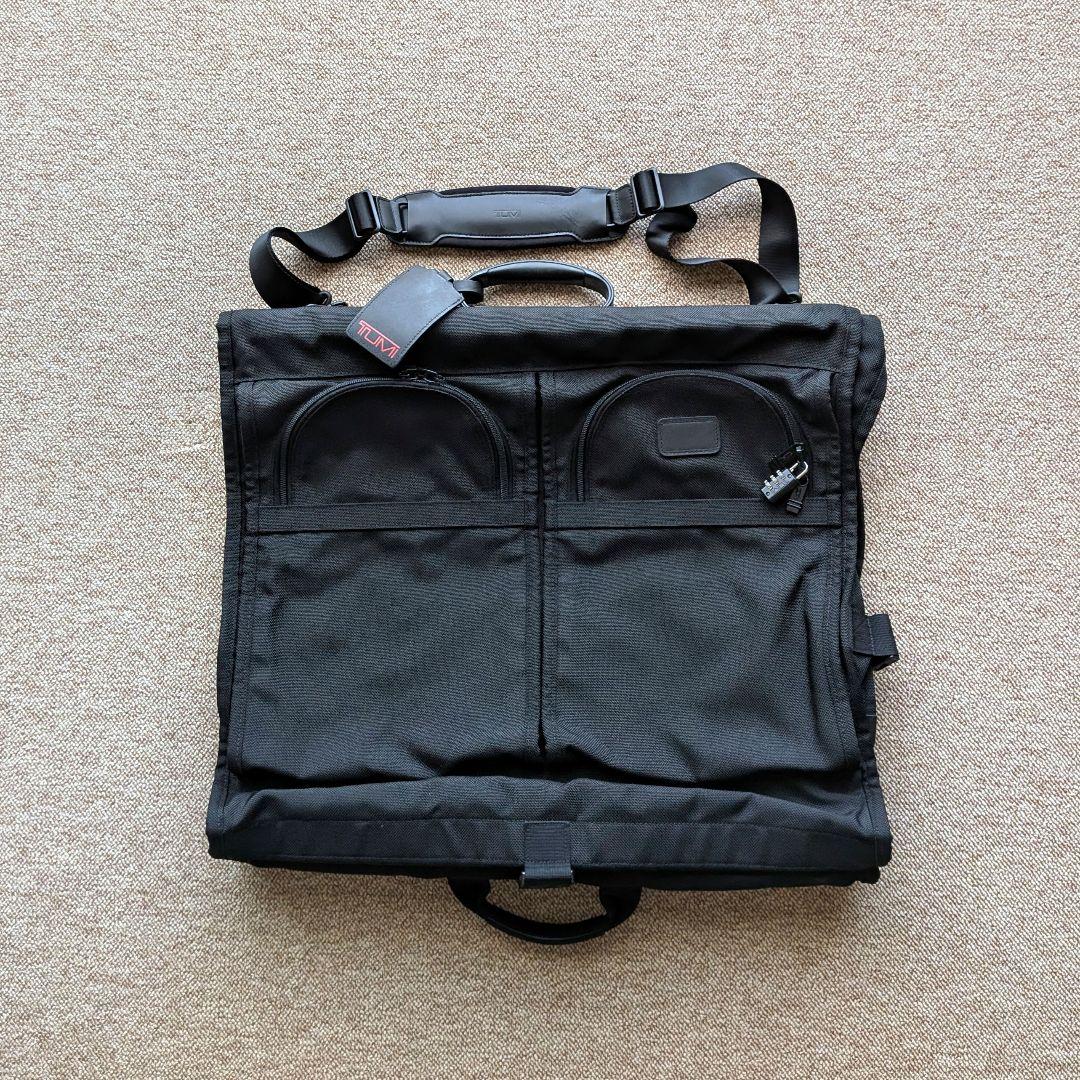 TUMI ブラック ガーメントバッグ　大容量