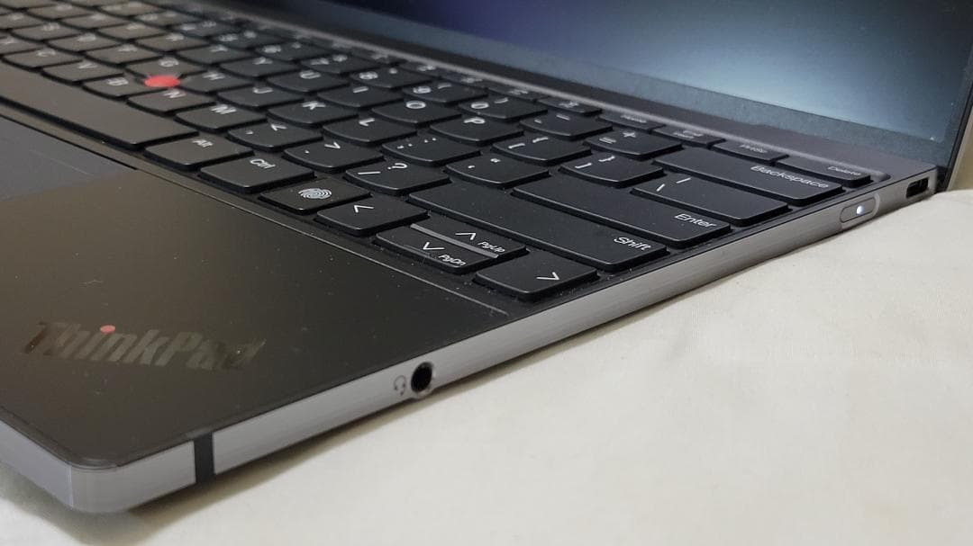 レノボ Thinkpad Z13 Gen1 AMD バッテリーの持ちが良い