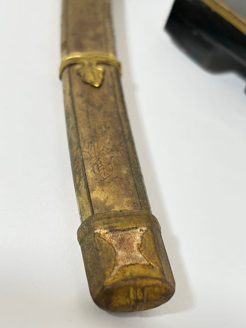 模造刀 短刀 金装飾 下げ緒付き 刀掛け付き 10cm幅×38cm高