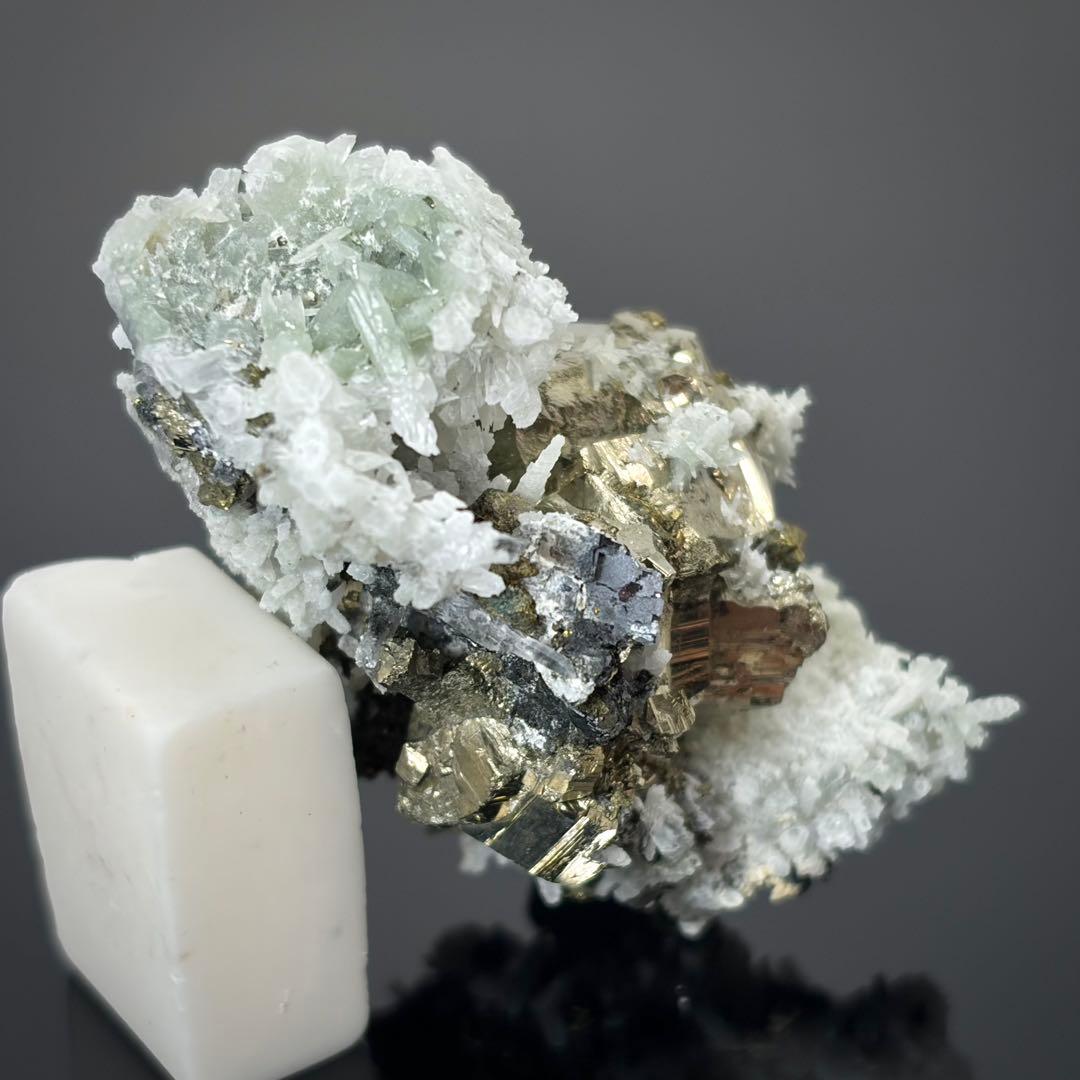 パイライト　クォーツ　黄鉄鉱　水晶　鉱物標本　原石　天然石　ストーン