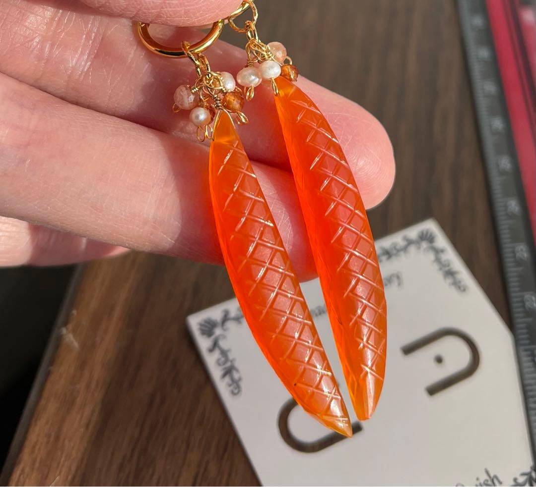 大ぶりカーネリアンカービング半月型 ピアスチャーム·͜· ︎︎