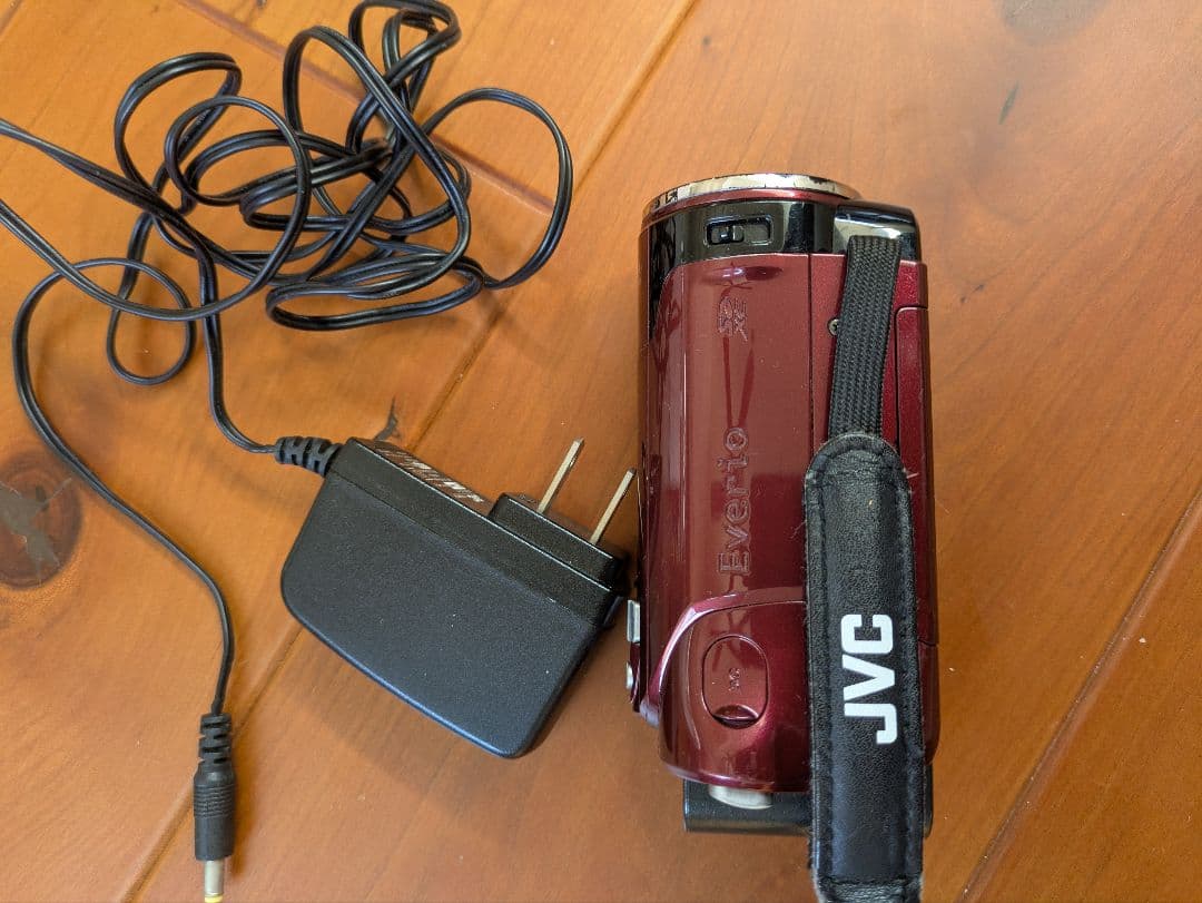 JVC Everio 赤 ビデオカメラ 本体 ACアダプター付き