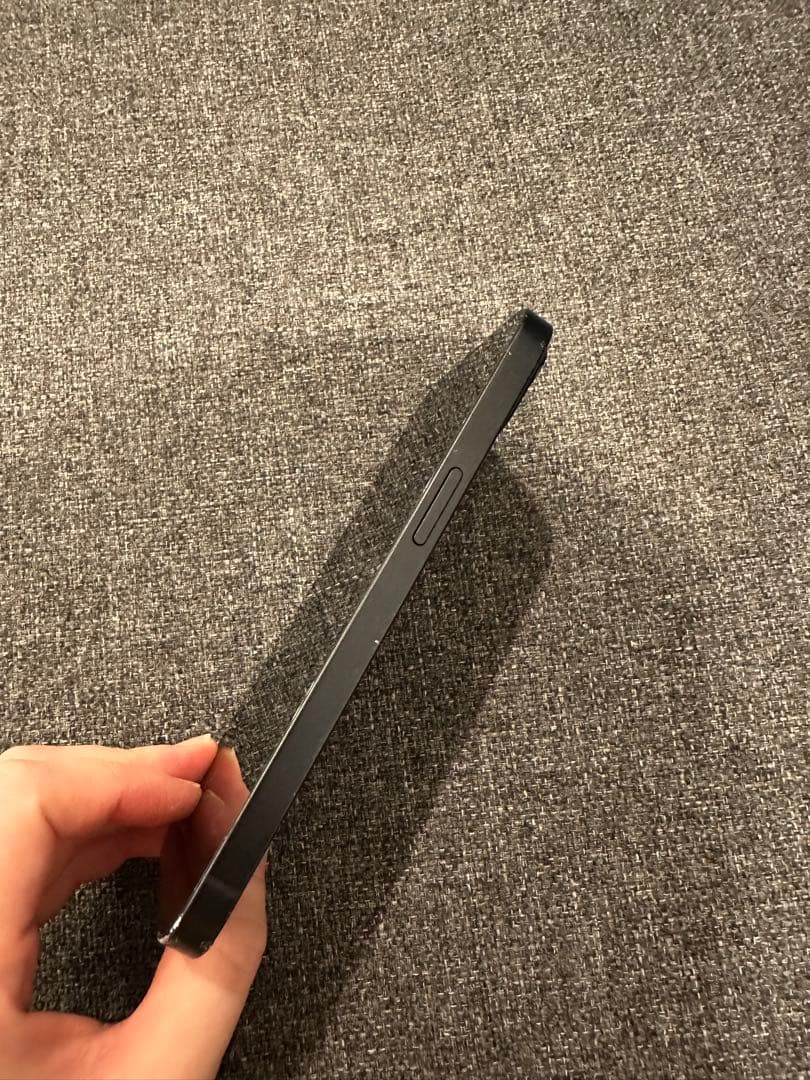 ケースつき　iPhone 13 128GB SIMフリー