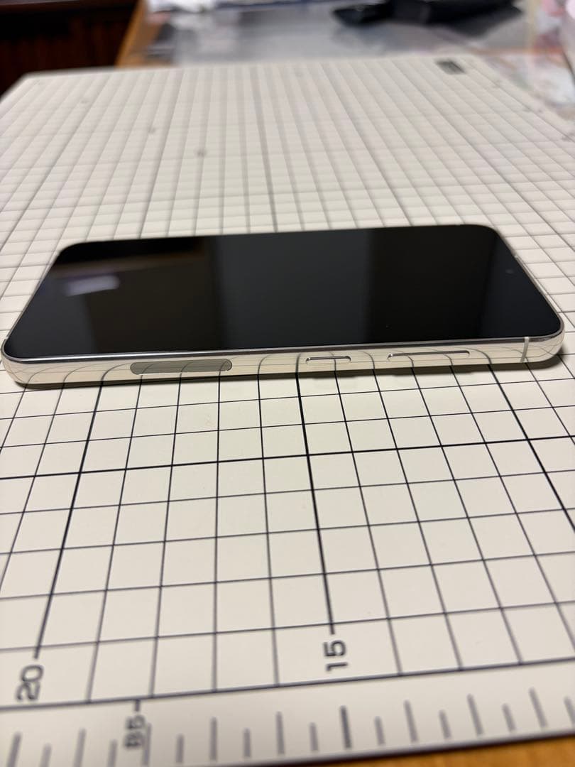 【美品端末】Samsung Galaxy S23 256GB au版　クリーム