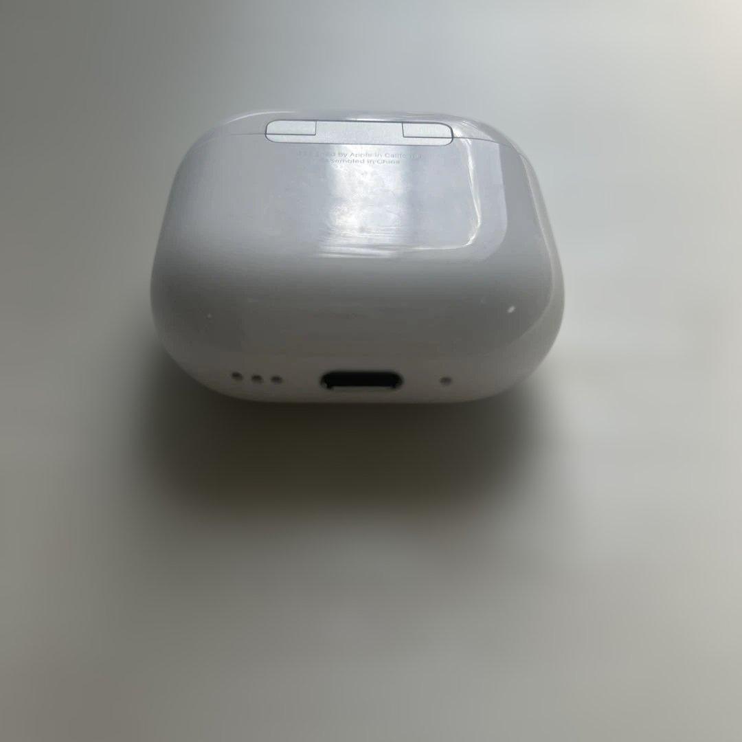 【美品】Apple AirPods 4 アクティブノイズキャンセリング(ANC)