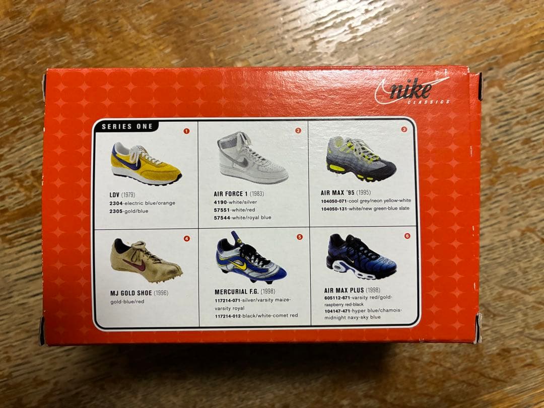 Nike Air Max 95 ミニチュアモデル　シリアルNo.入り