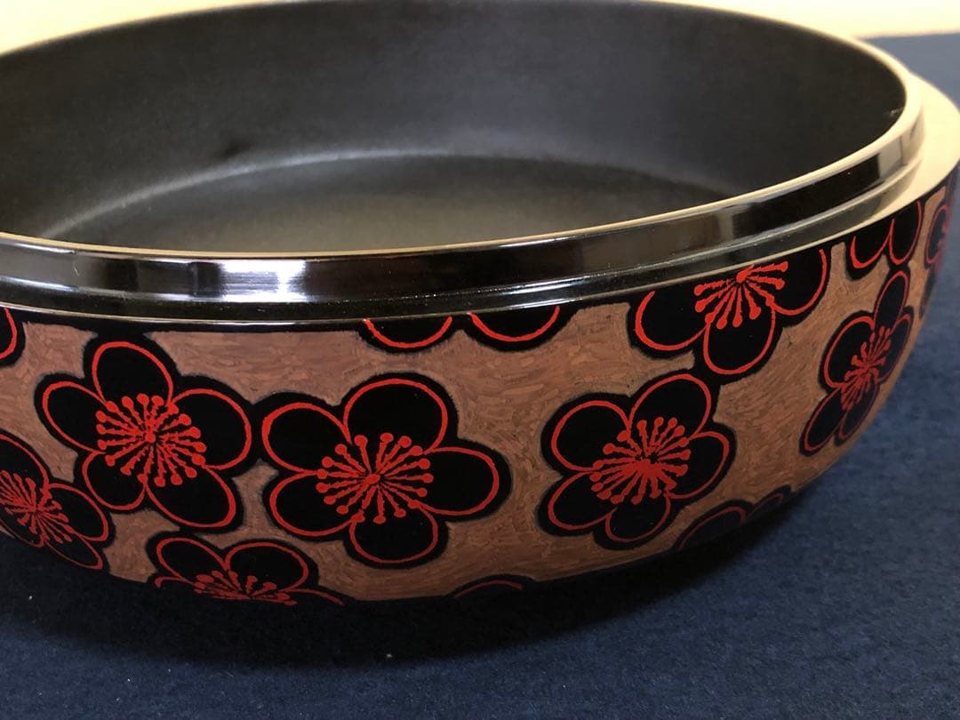 《R》蒟醤 梅図 喰籠 菓子器 讃岐 芳廣作 木製漆器 共箱　260317A3