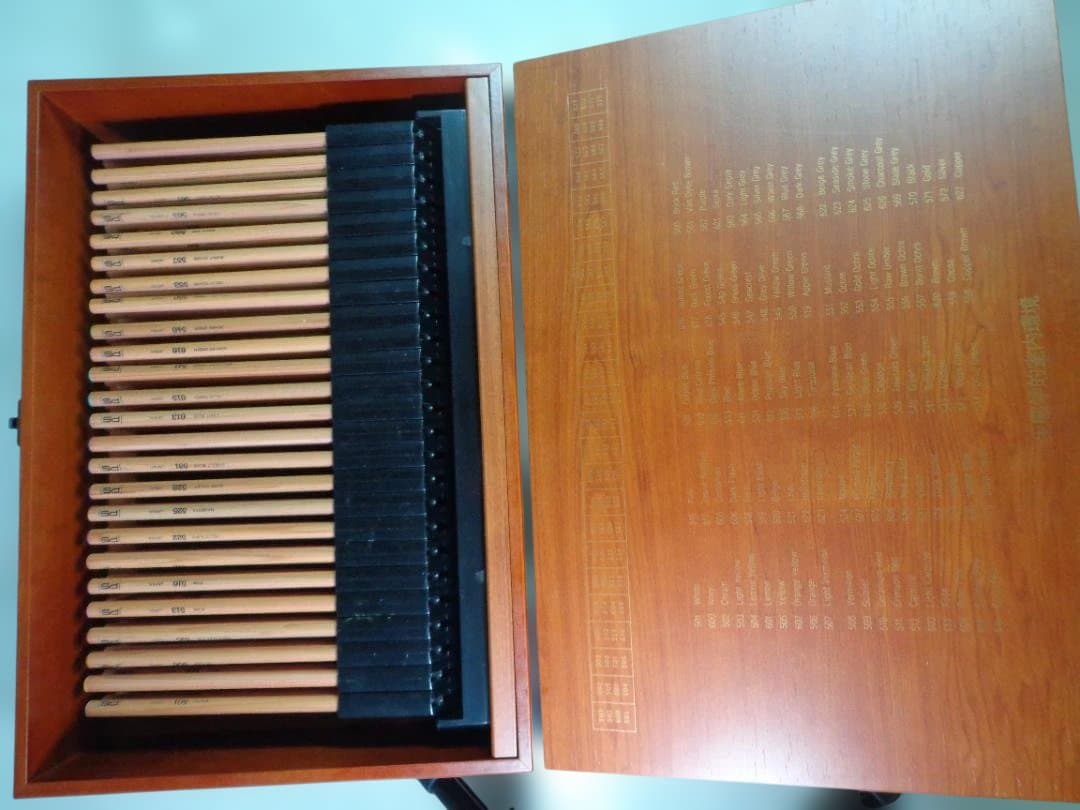【未使用品・美品】生態学的室内環境・水彩色鉛筆 100色 木製ケース入り