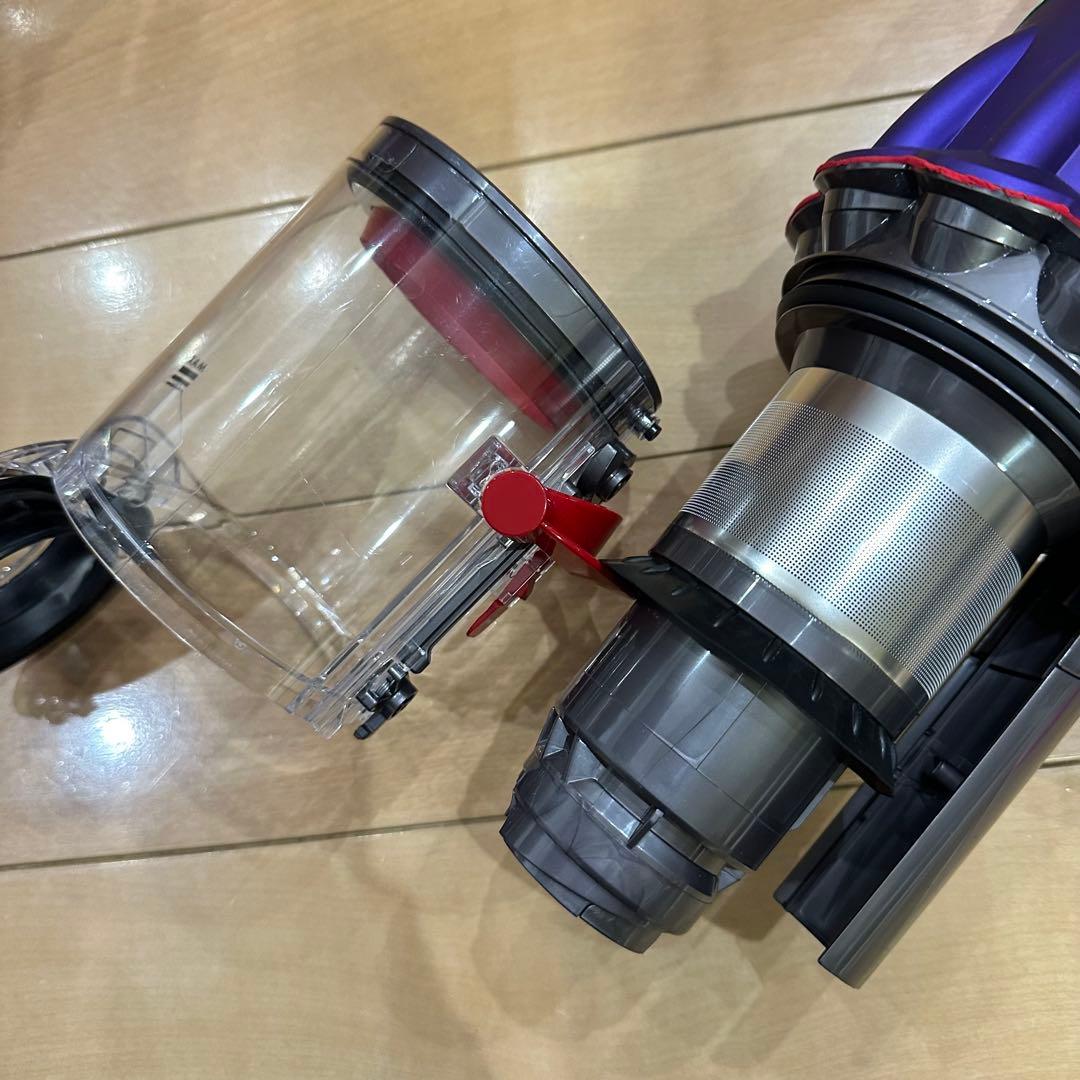 ① ほぼ未使用　ダイソン コードレス掃除機 SV18 FF PL PU