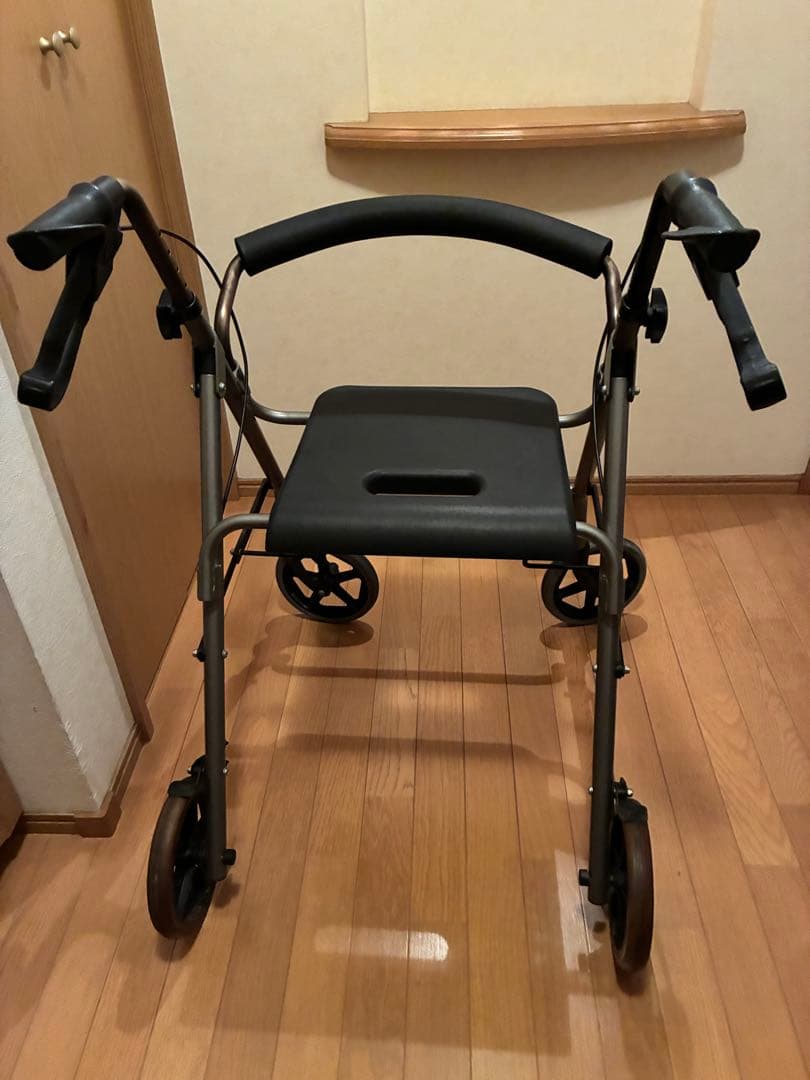 折りたたみ式歩行器