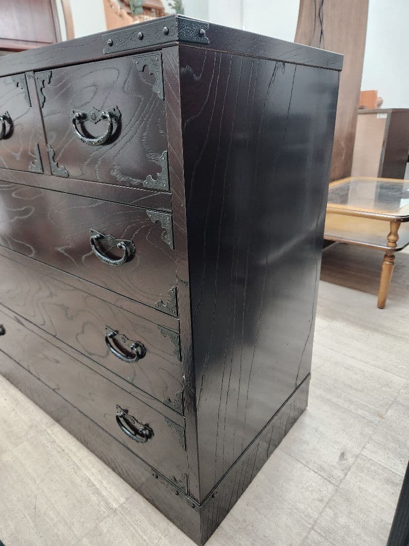 黒い木製箪笥 5引き出し 伝統的民芸家具骨董品アンティークヴィンテージ古道具