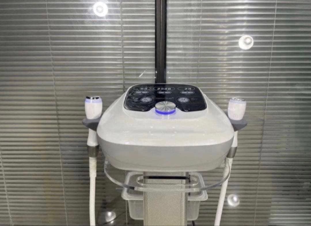 エレクトロポレーション RF美顔器　美容機器　美容液導入
