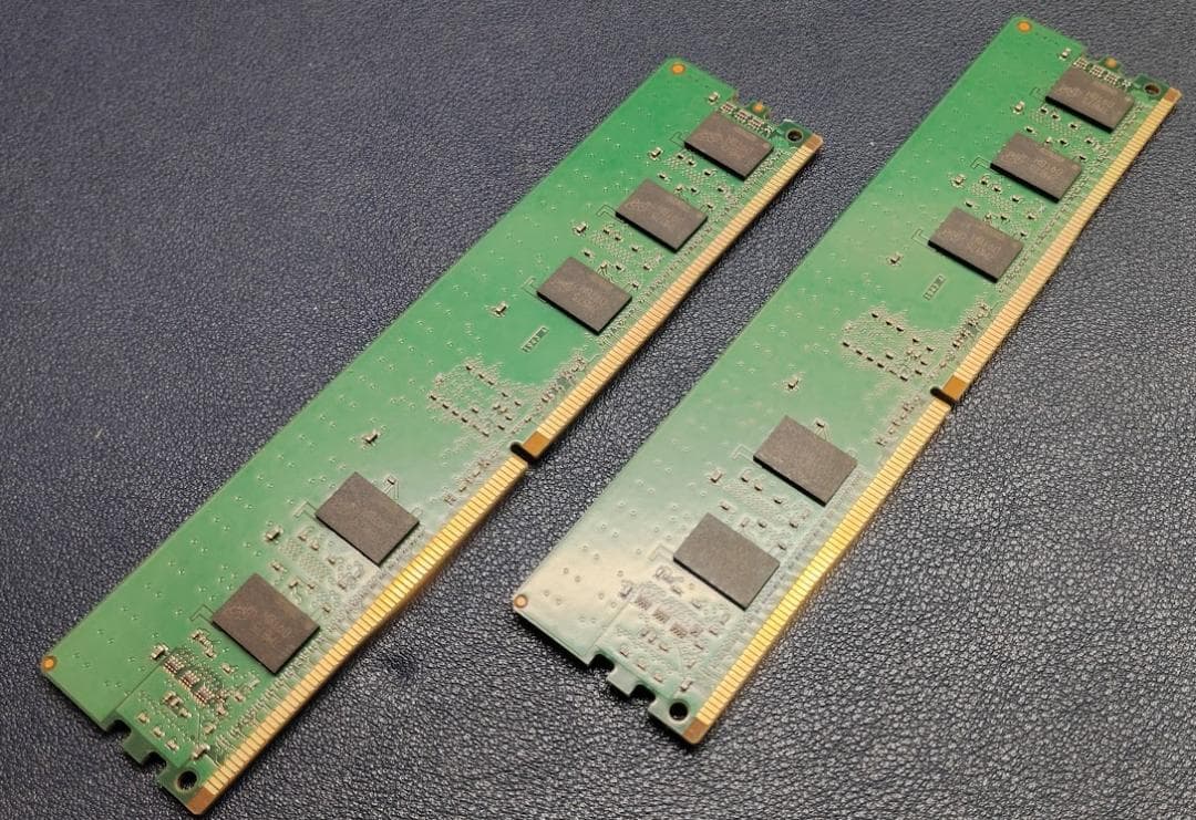 DDR4 8GB メモリ 2400MHz デュアルチャンネル　２枚