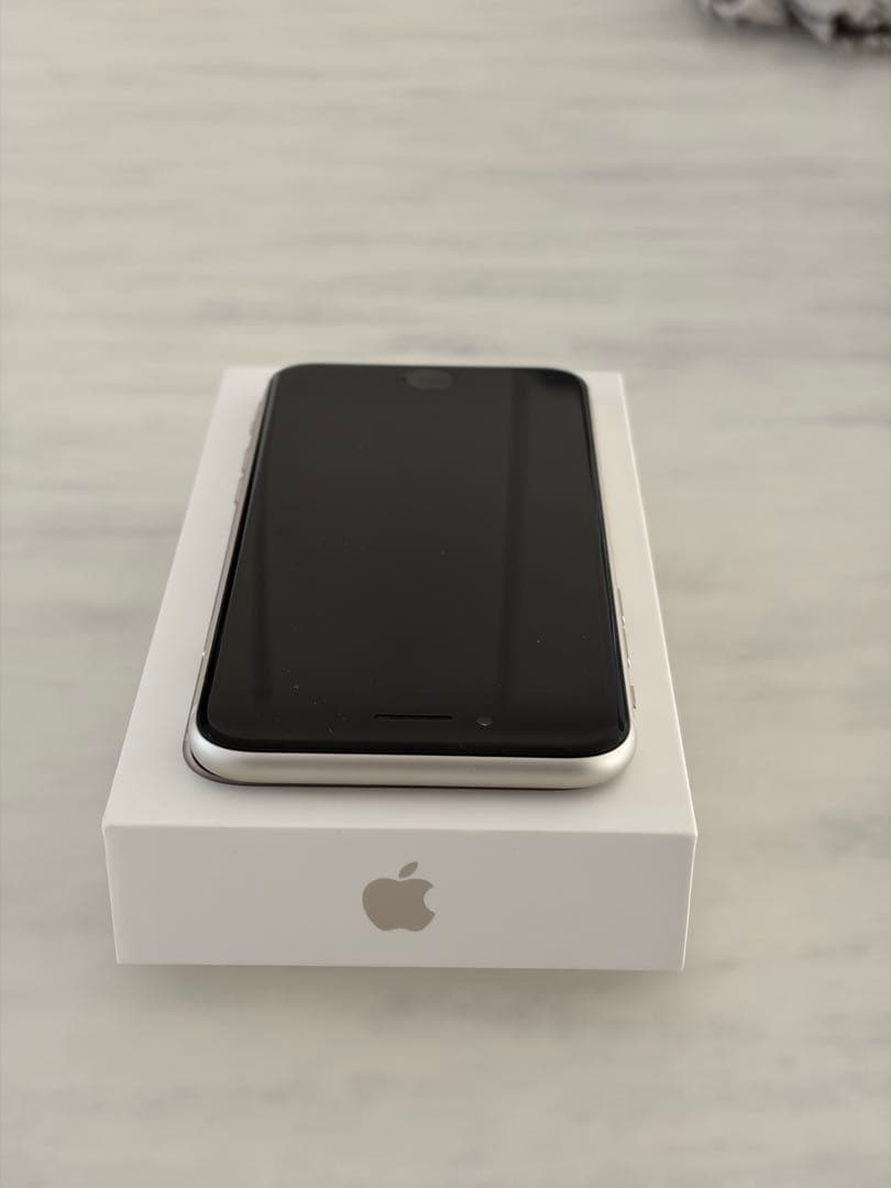 iPhone SE 第3世代 128GB スターライト 【美品】【付属品完備】