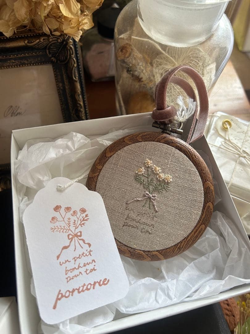 poritorie オーバルフレーム 額 植物図鑑風 デイジー 刺繍