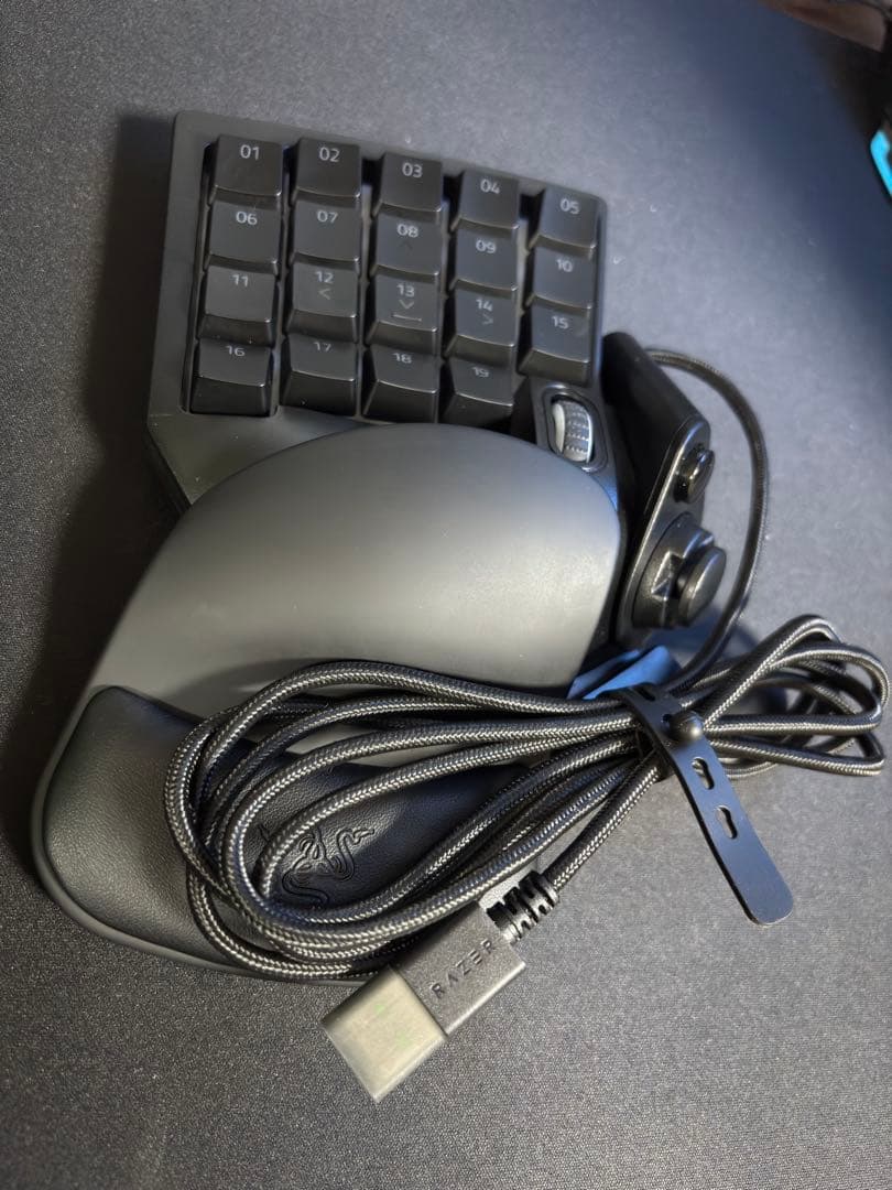 せ*す様 【10日間程度使用 美品】Razer Tartarus V2 左手デバ