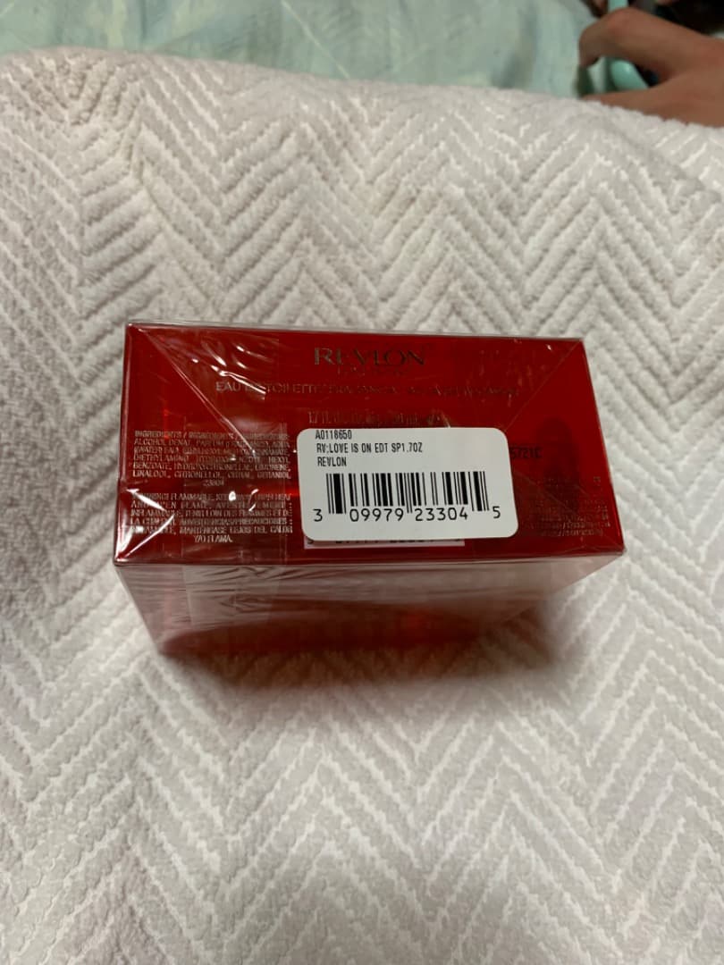 REVLON レブロン LOVE IS ON オードトワレ