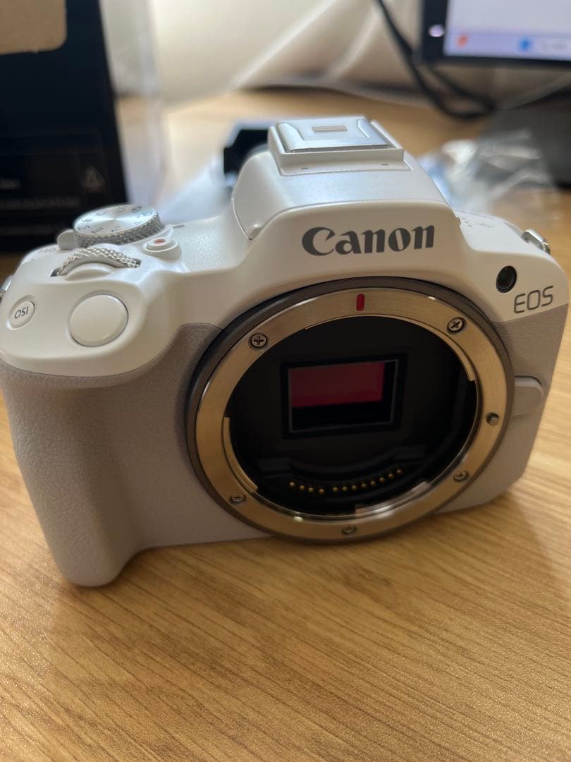Canon EOS R50ミラーレス一眼 ホワイト 18-45mm レンズ付き