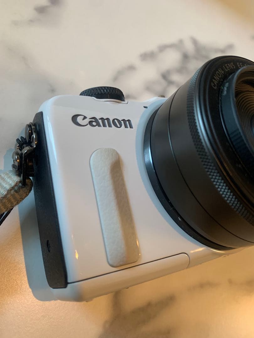 Canon EOS M2 ホワイト　+EF-M 22mm レンズセットミラーレス