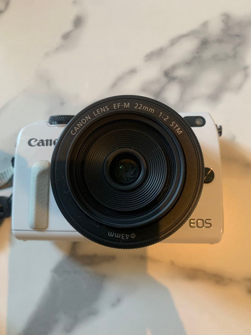 Canon EOS M2 ホワイト　+EF-M 22mm レンズセットミラーレス