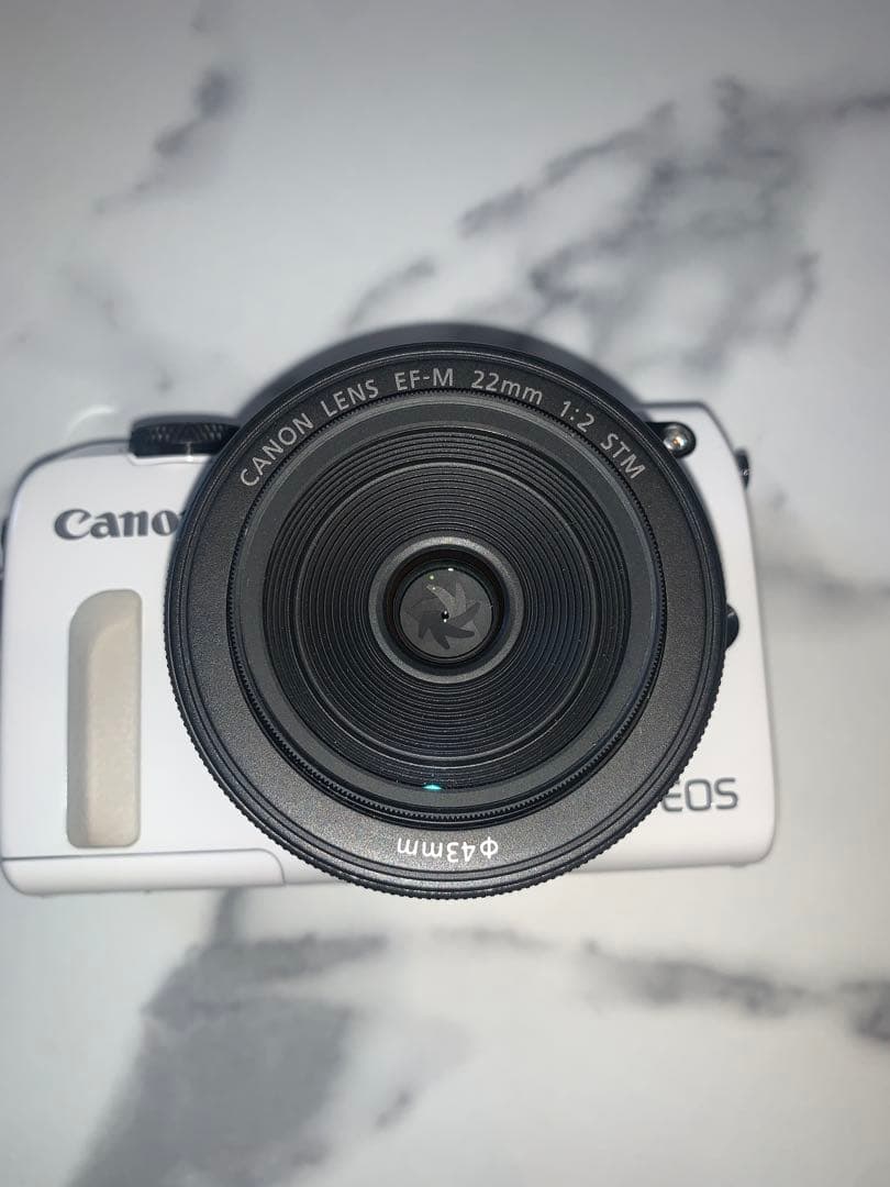 Canon EOS M2 ホワイト　+EF-M 22mm レンズセットミラーレス