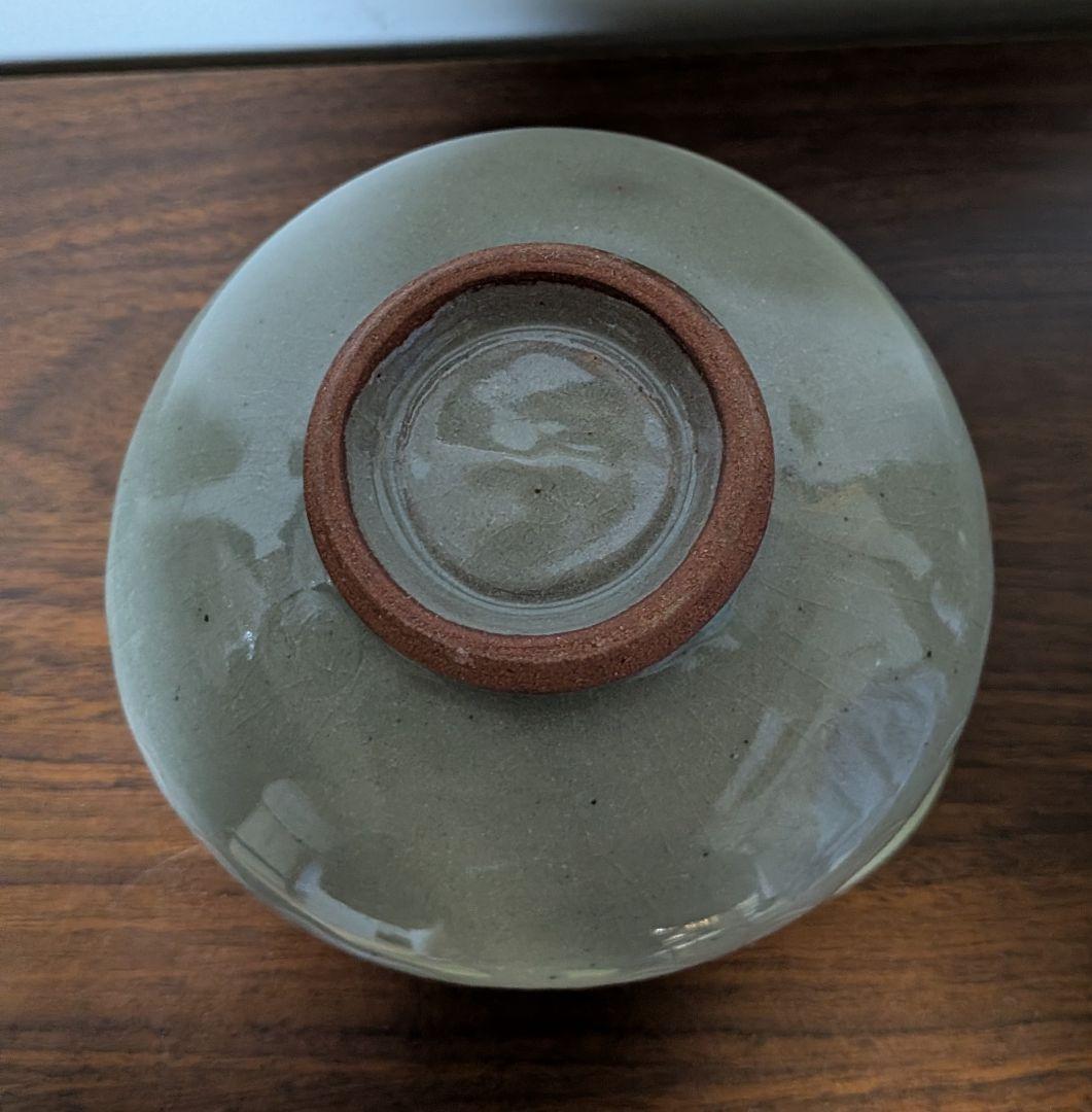 抹茶茶碗、兎（うさぎ）や草の文様