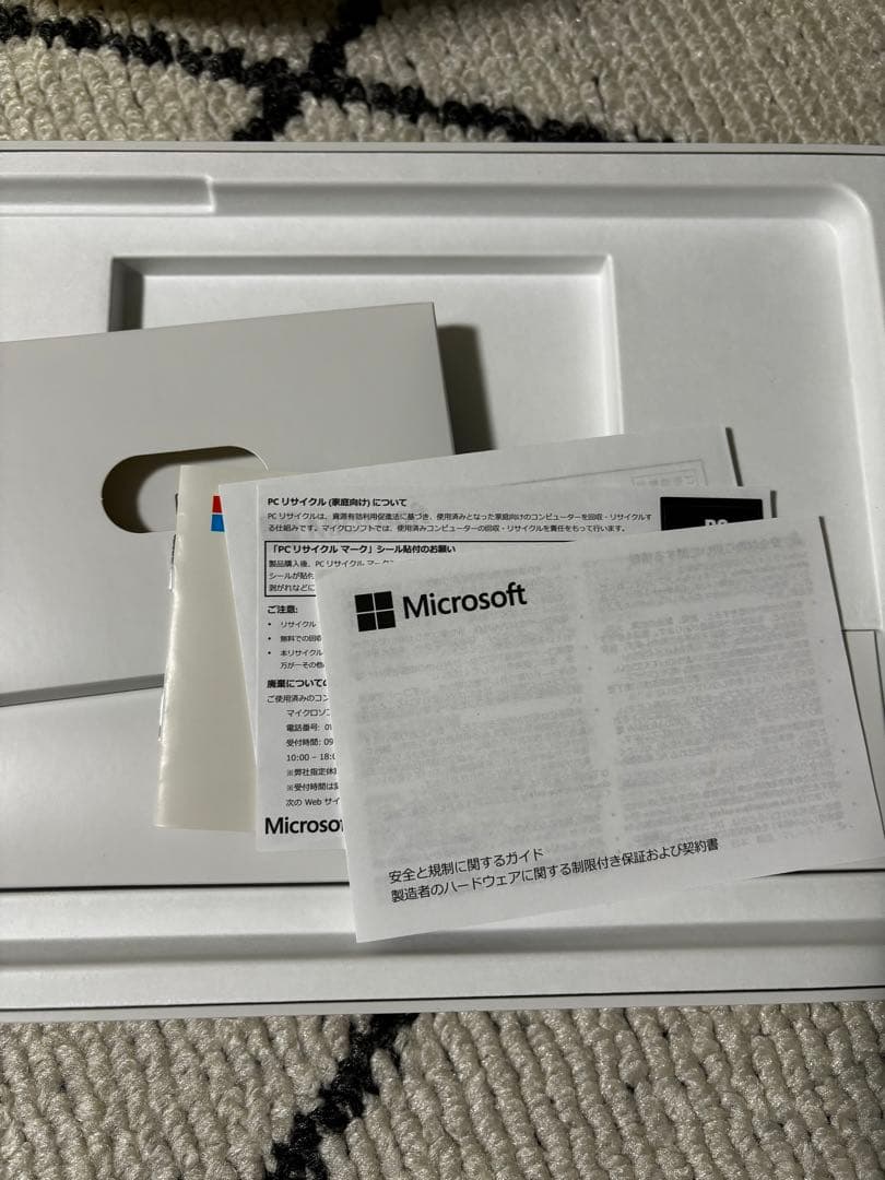 【美品】Microsoft Surface Go 3 64GB 4GB RAM