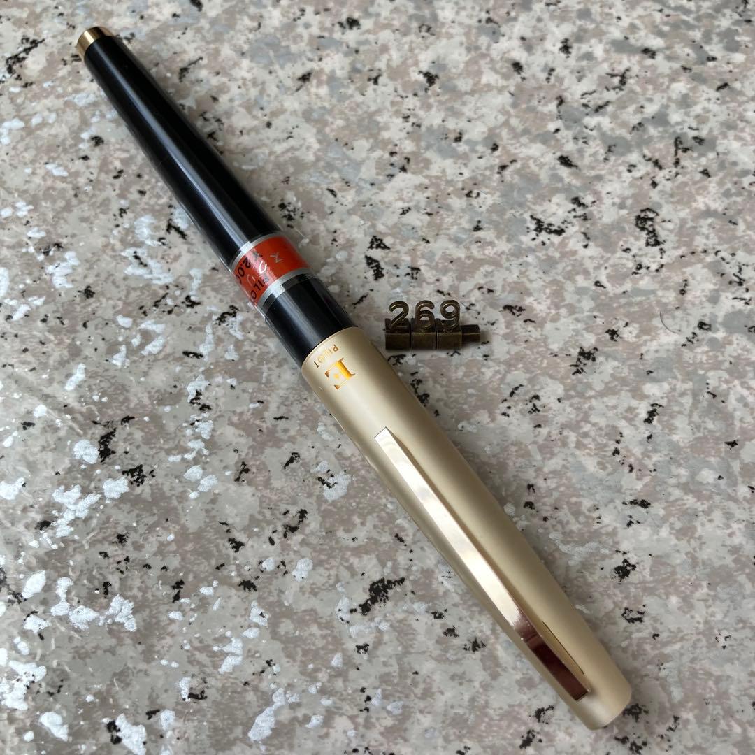#269 未使用品 万年筆 パイロット ロング レトロ PILOT E 14k