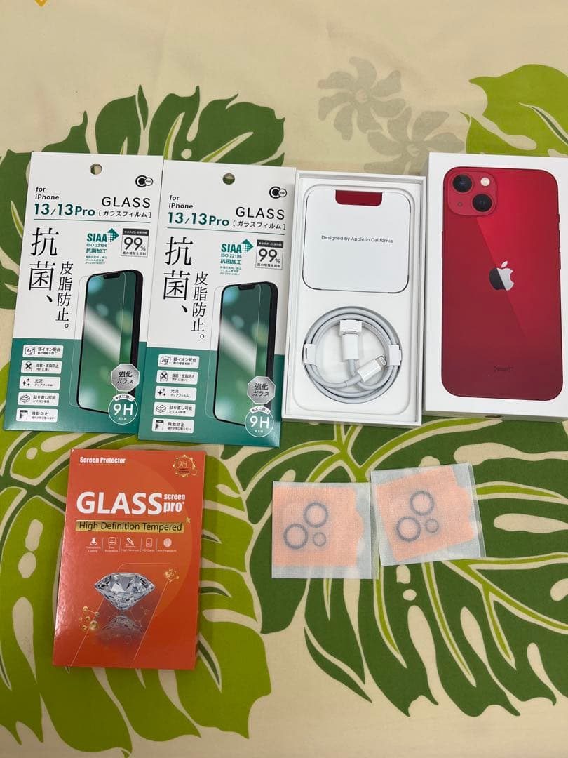 iPhone 13 (RED) 512GB、購入時付属品全て！予備フィルム他付き