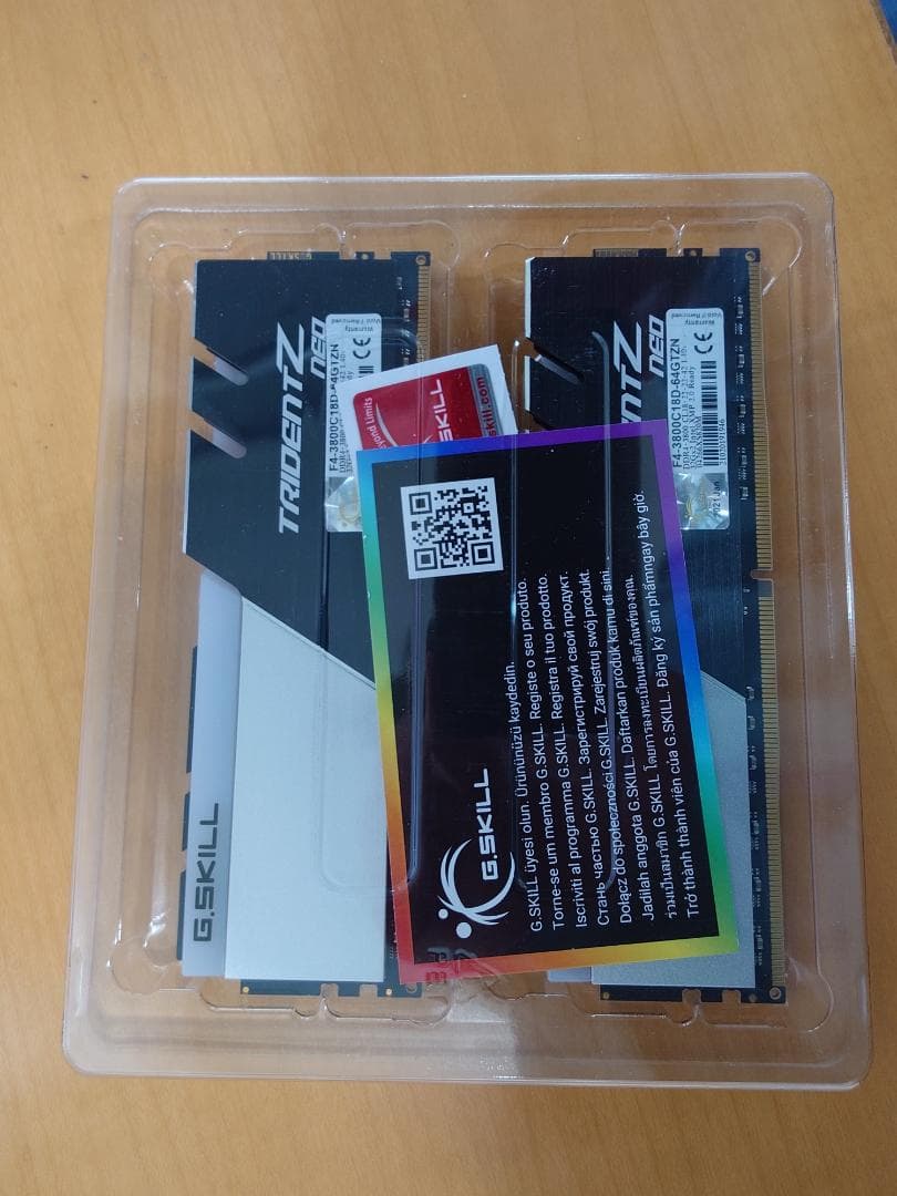 メモリー DDR4-3800 64GBKit F4-3800C18D-64GTZN