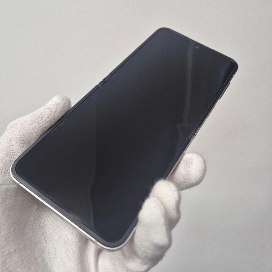 Galaxy Z Flip6 256GB シルバー SIMフリー