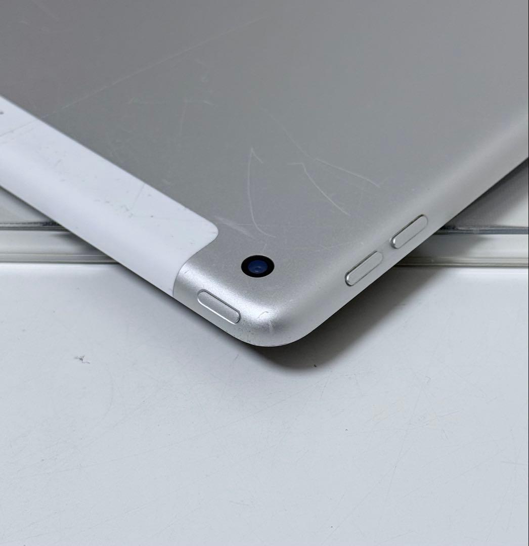 iPad 第9世代　64GB Wi-Fi+Cellularモデル　キーボード付き
