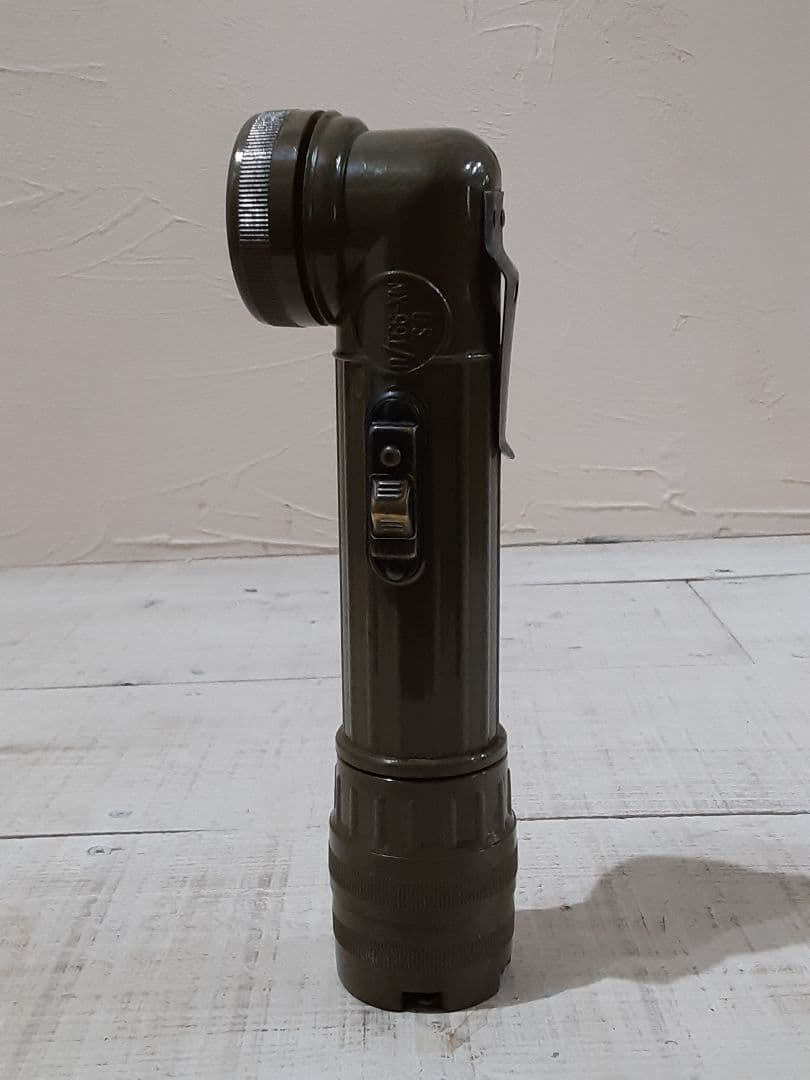 軍用懐中電灯(LED電球に交換してます)