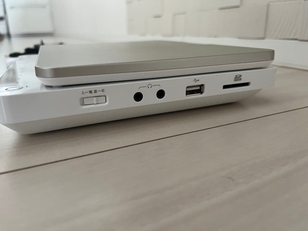 REGZA ポータブルブルーレイプレーヤー SD-BP900S 　東芝　レグザ