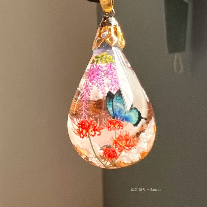 夕焼け空に咲き誇る彼岸花と藤の花とモルフォ蝶の雲レジンオルゴナイト蓄光ネックレス