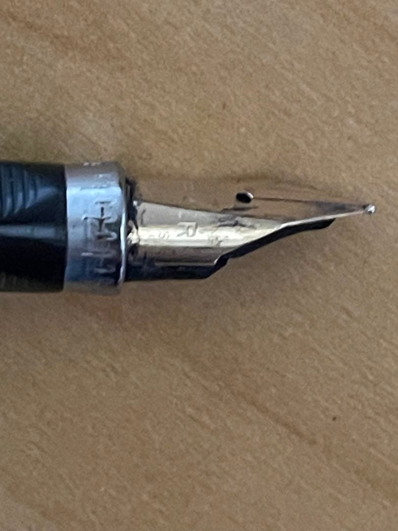 ペン先14金Parker 万年筆 シルバー・ブラック 専用ケース付き
