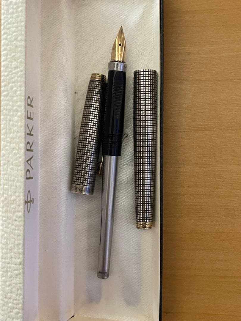 ペン先14金Parker 万年筆 シルバー・ブラック 専用ケース付き