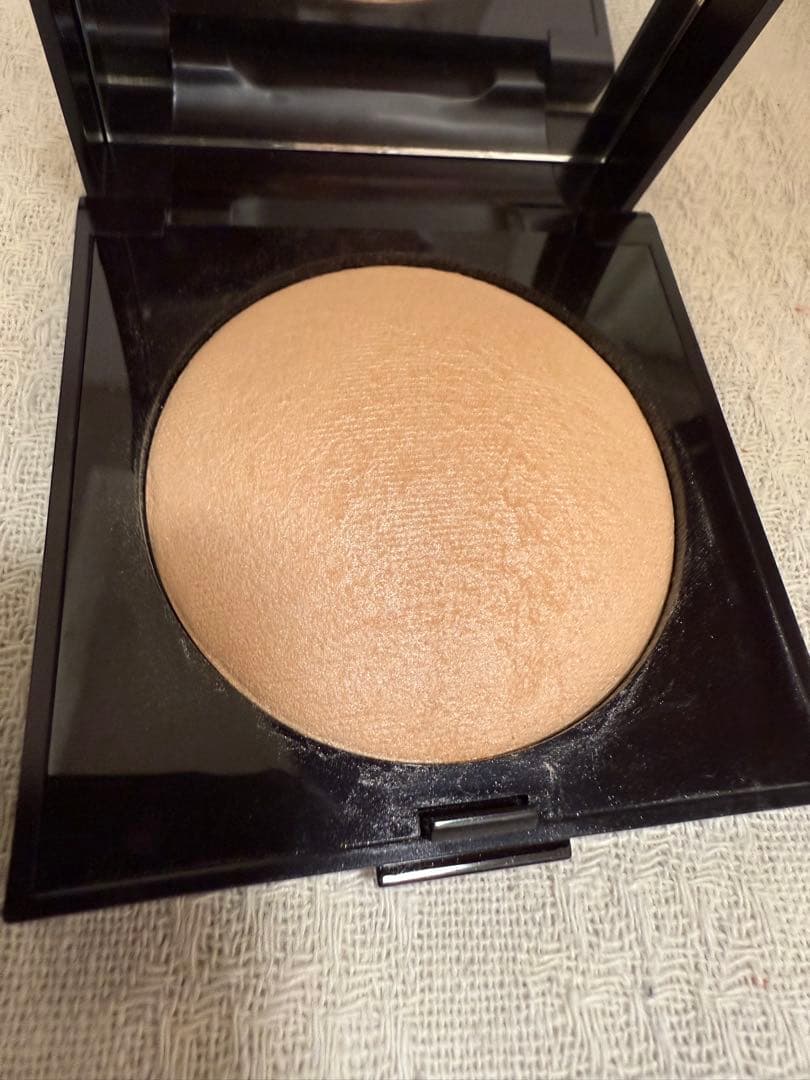 LAURA MERCIER マットラディアンスベイクドパウダー ハイライト01