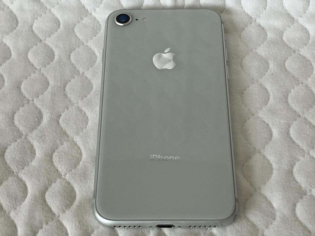 Apple iPhone8 シルバー 本体 ホームボタン不良
