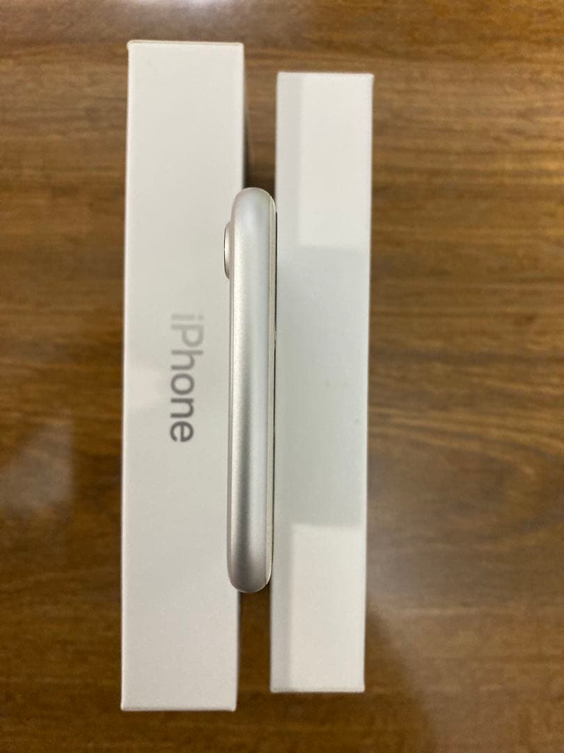 iPhone 7 本体　シルバー　128GB