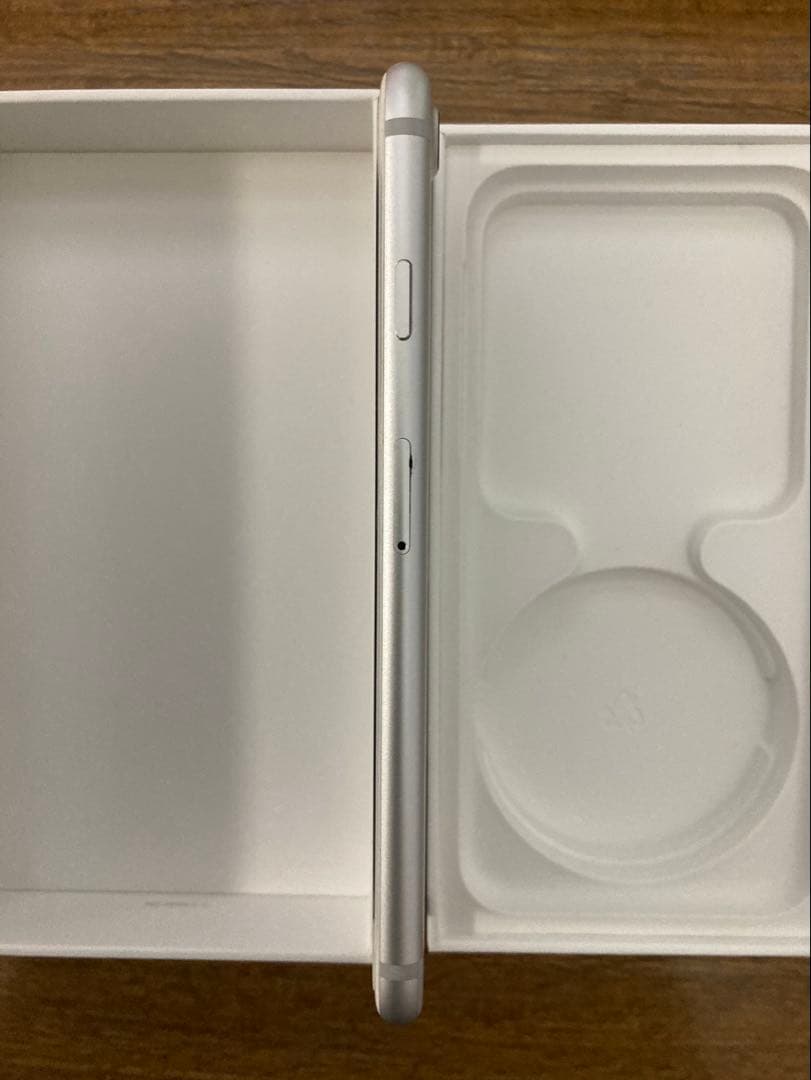 iPhone 7 本体　シルバー　128GB