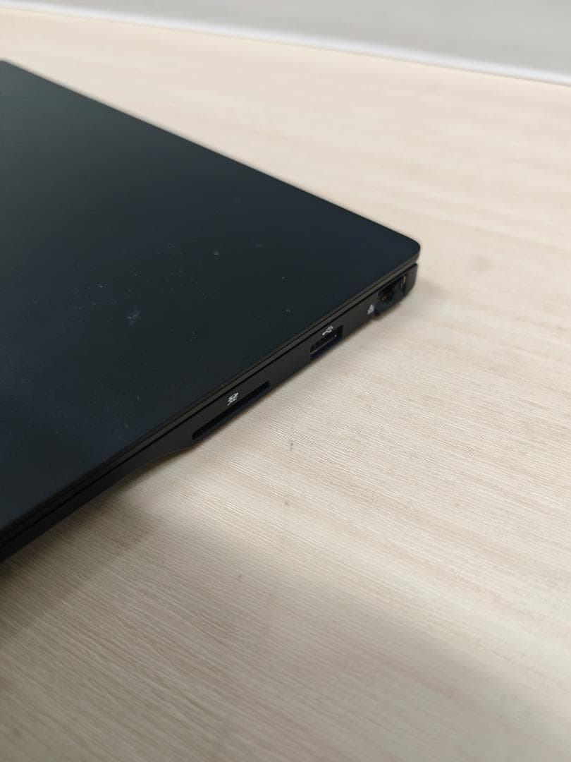 【希少】富士通 UH75 Ryzen7 16GB 1TB 840g 少し訳アリ