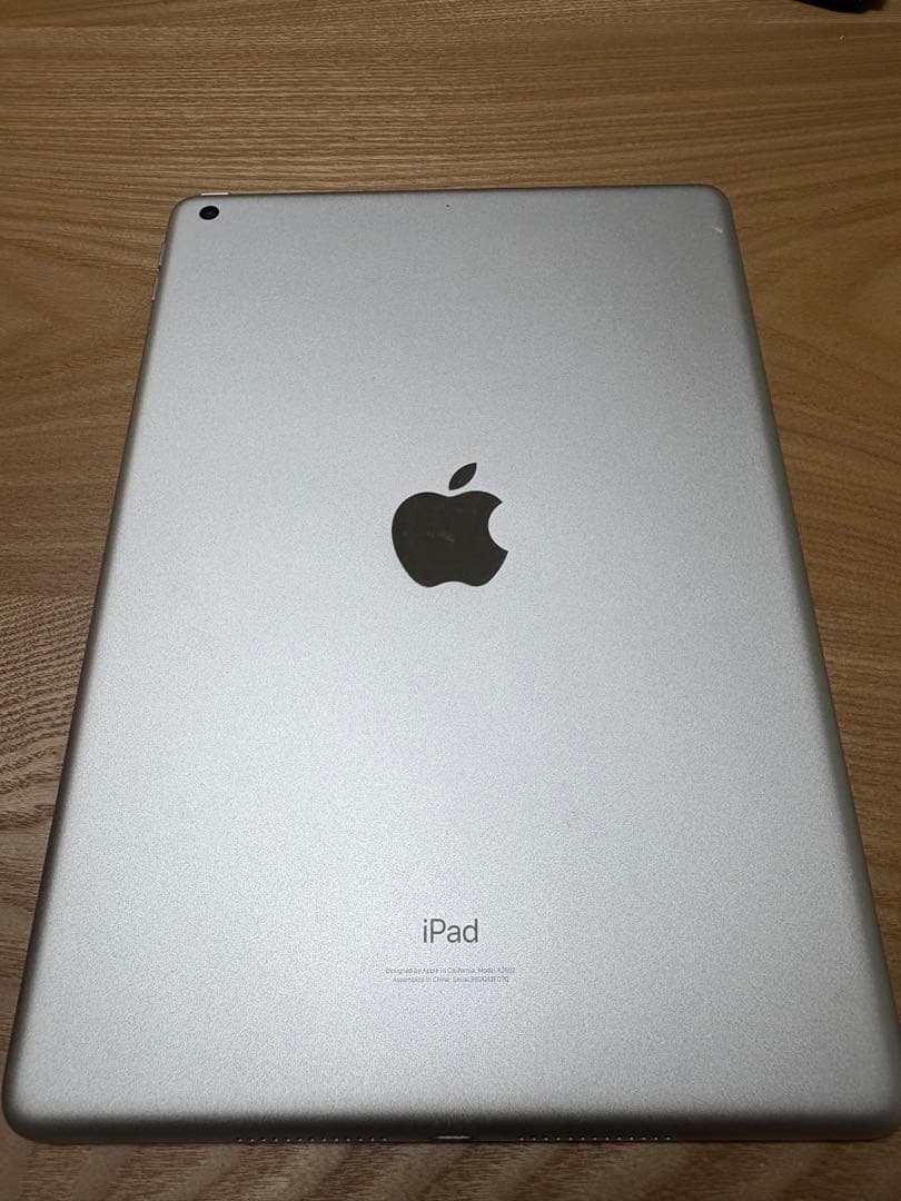 Apple iPad シルバー 本体　第9世代　64G