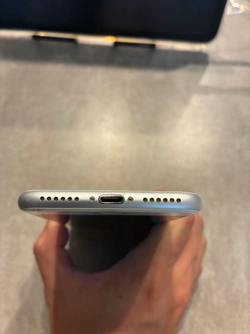 iPhone8 シルバー 本体 SIMフリー 画面割れあり
