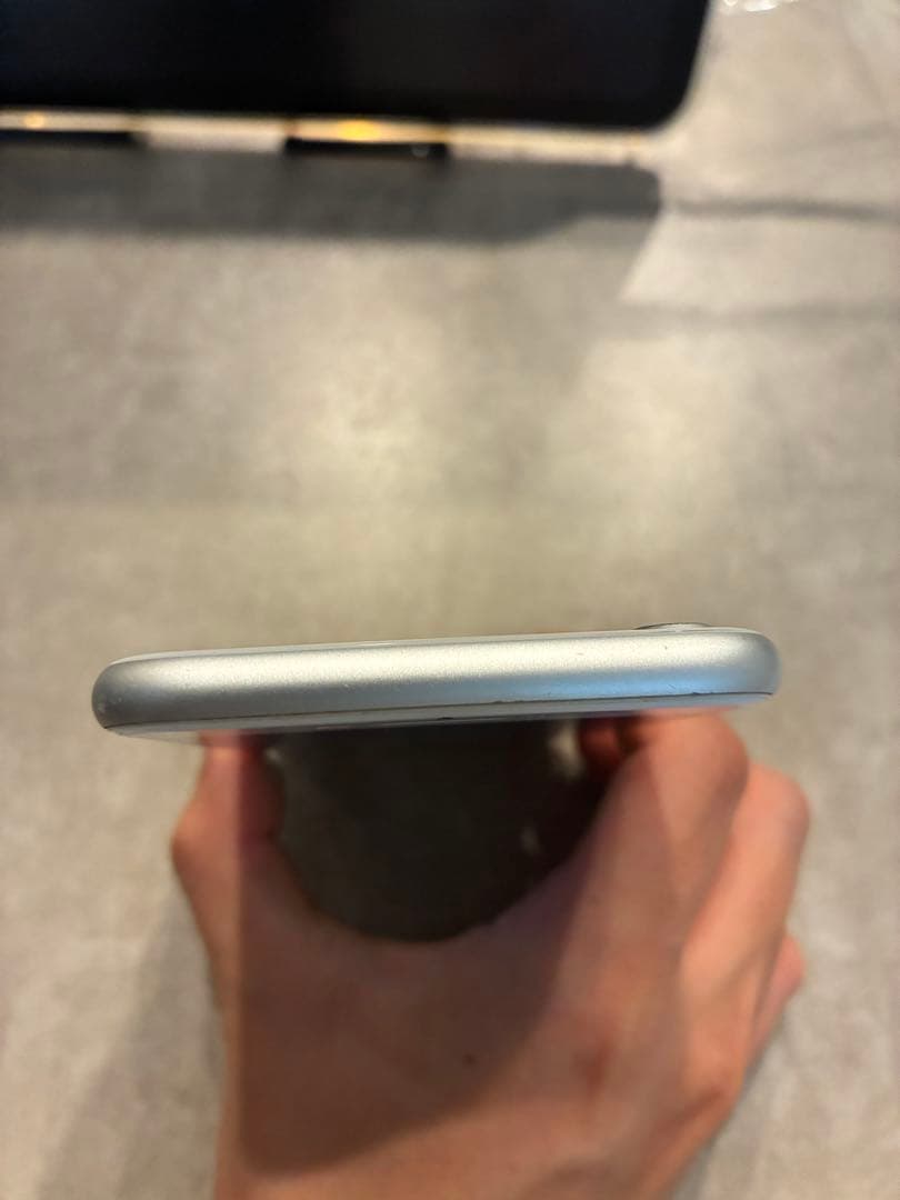 iPhone8 シルバー 本体 SIMフリー 画面割れあり