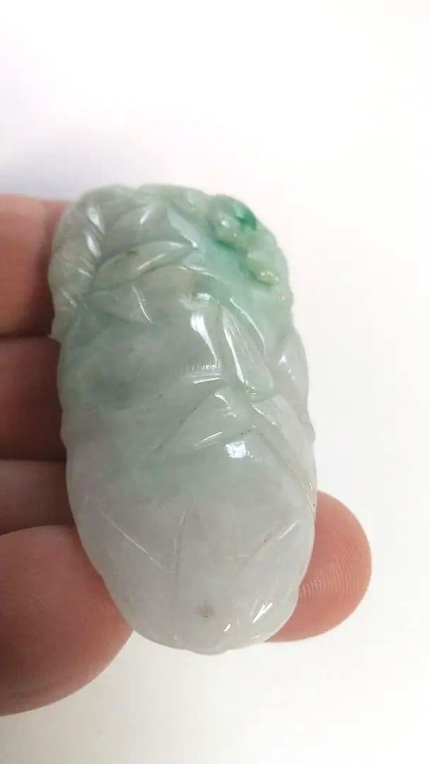 翡翠(透かし彫り)ペンダント