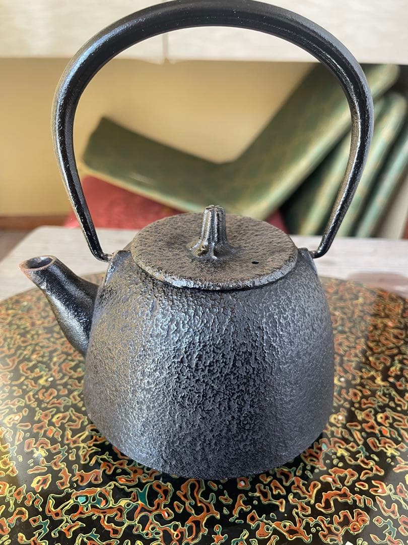 急須鉄瓶 南部鉄器 南部型馬　急須　鉄瓶　文秀堂　箱入り　木制台座付きセット