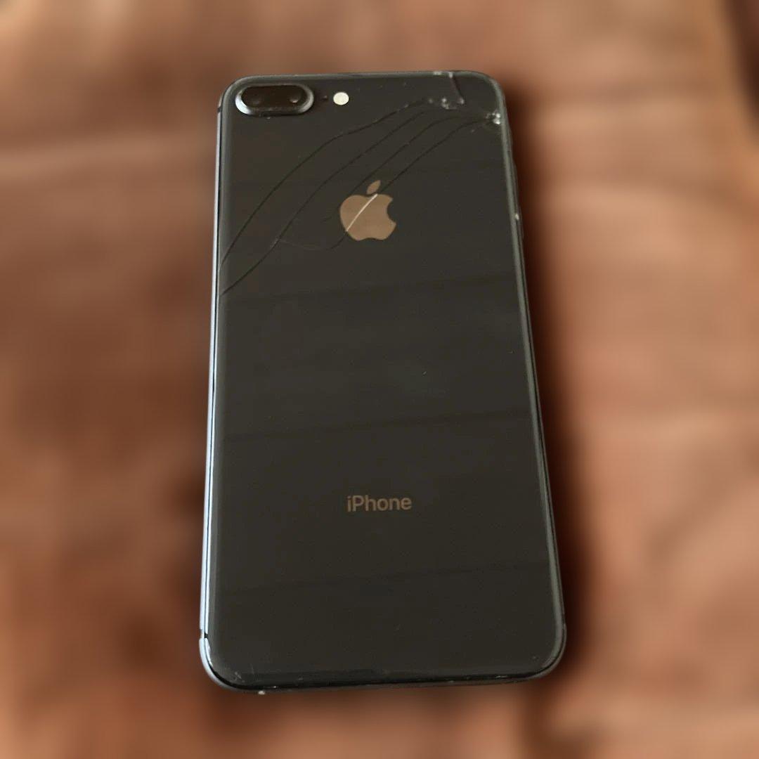 Apple iPhone 8 Plus ブラック 本体