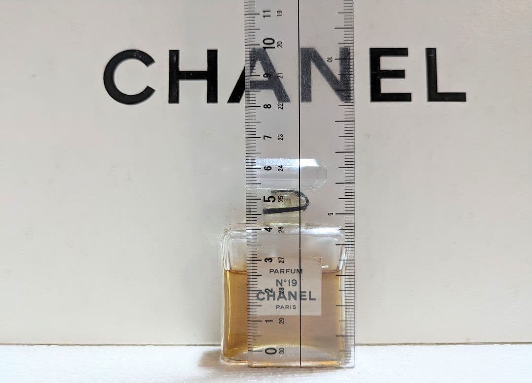 【CHANEL】No.19パルファム※ダメージあります